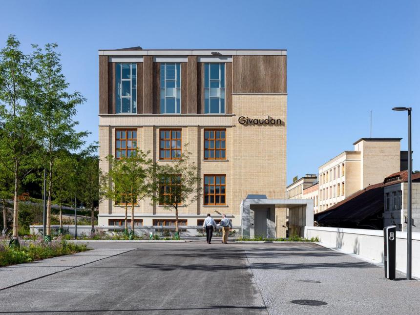 Ernst Niklaus Fausch Partner AG, Zürich (CH)	Umbau und Aufstockung eines Industriedenkmals, Kemptthal/Lindau (CH)