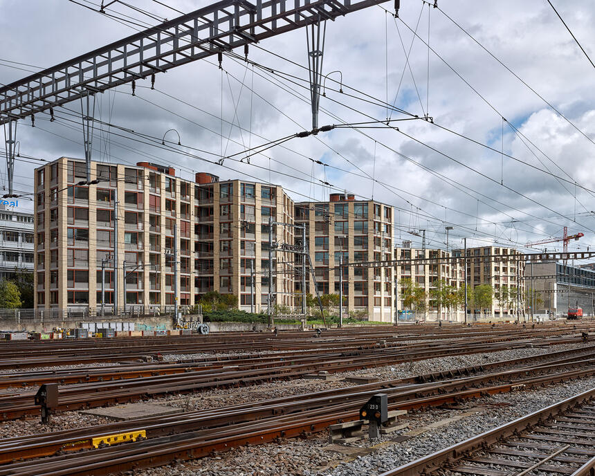 «Gleistribüne» Wohn- und Geschäftshäuser Zollstrasse-Ost, Zürich (CH)