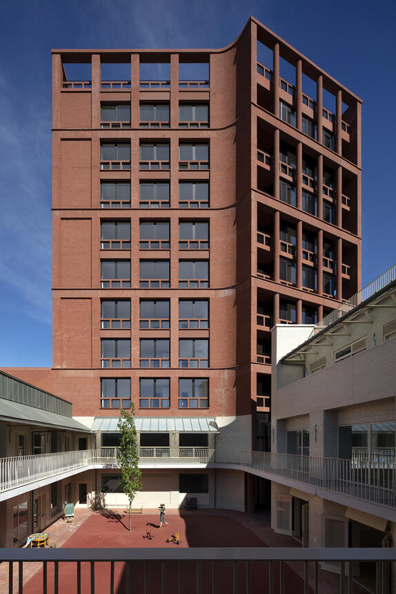 Hackney New Primary School & 333 Kingsland Road (UK)