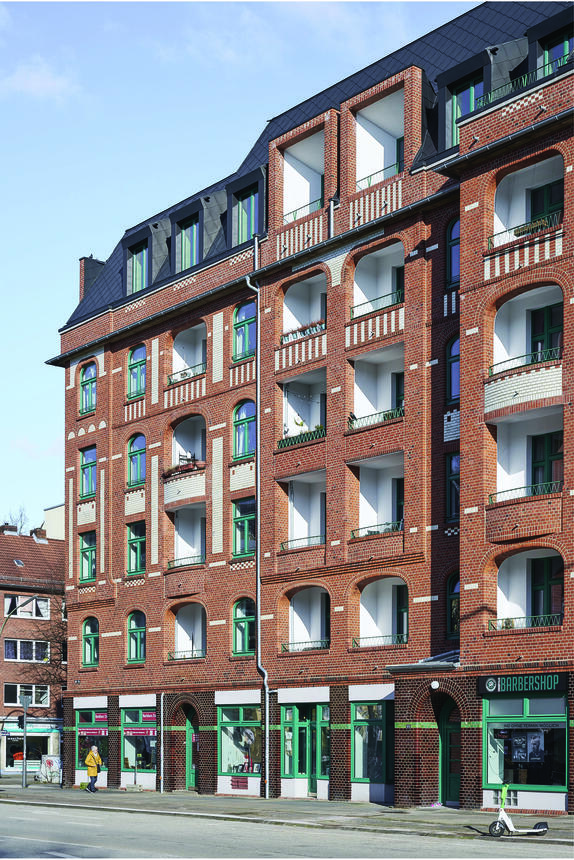 Zweigeschossige Dachaufstockung eines denkmalgeschützten Ensembles in Hamburg (DE)