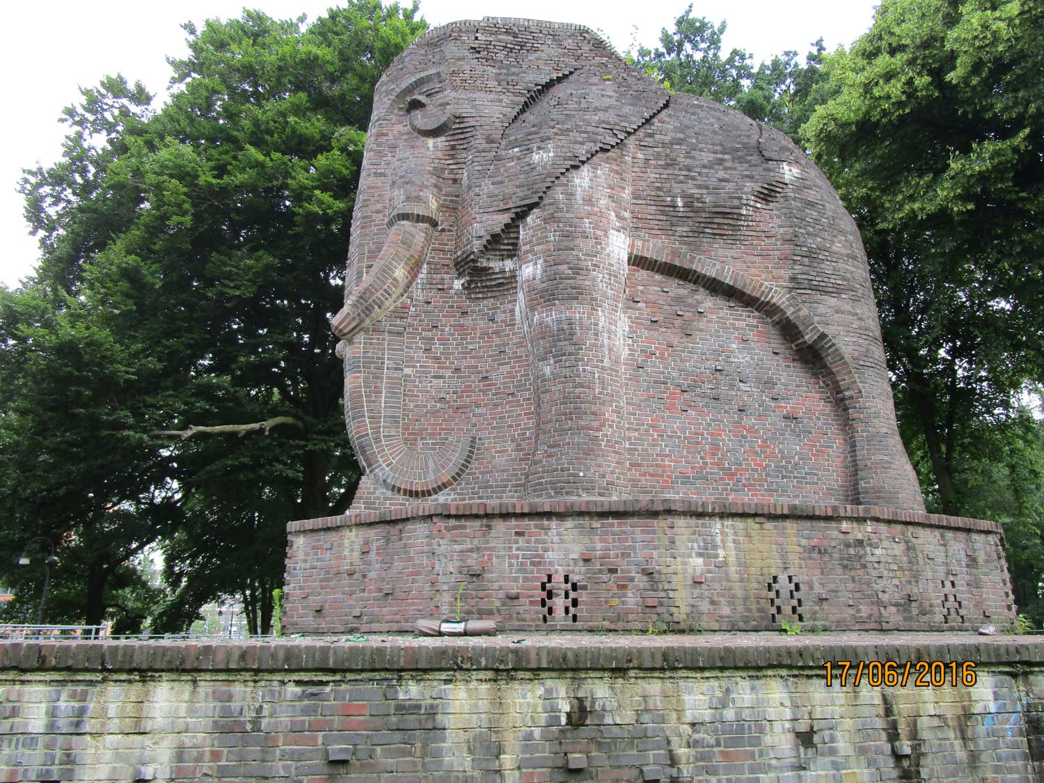 Dickhäuter aus Backstein