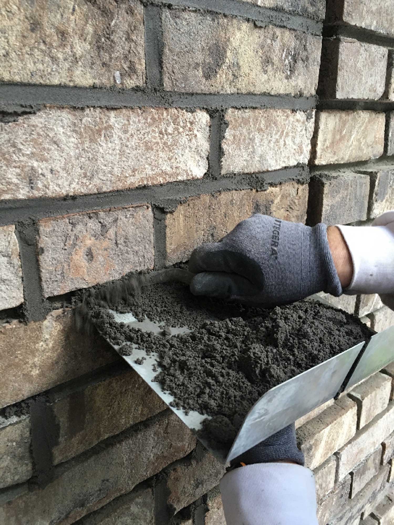 Der Baustoff Backstein und der neue quick-mix S-FM Fugenmörtel ergänzen sich prima.